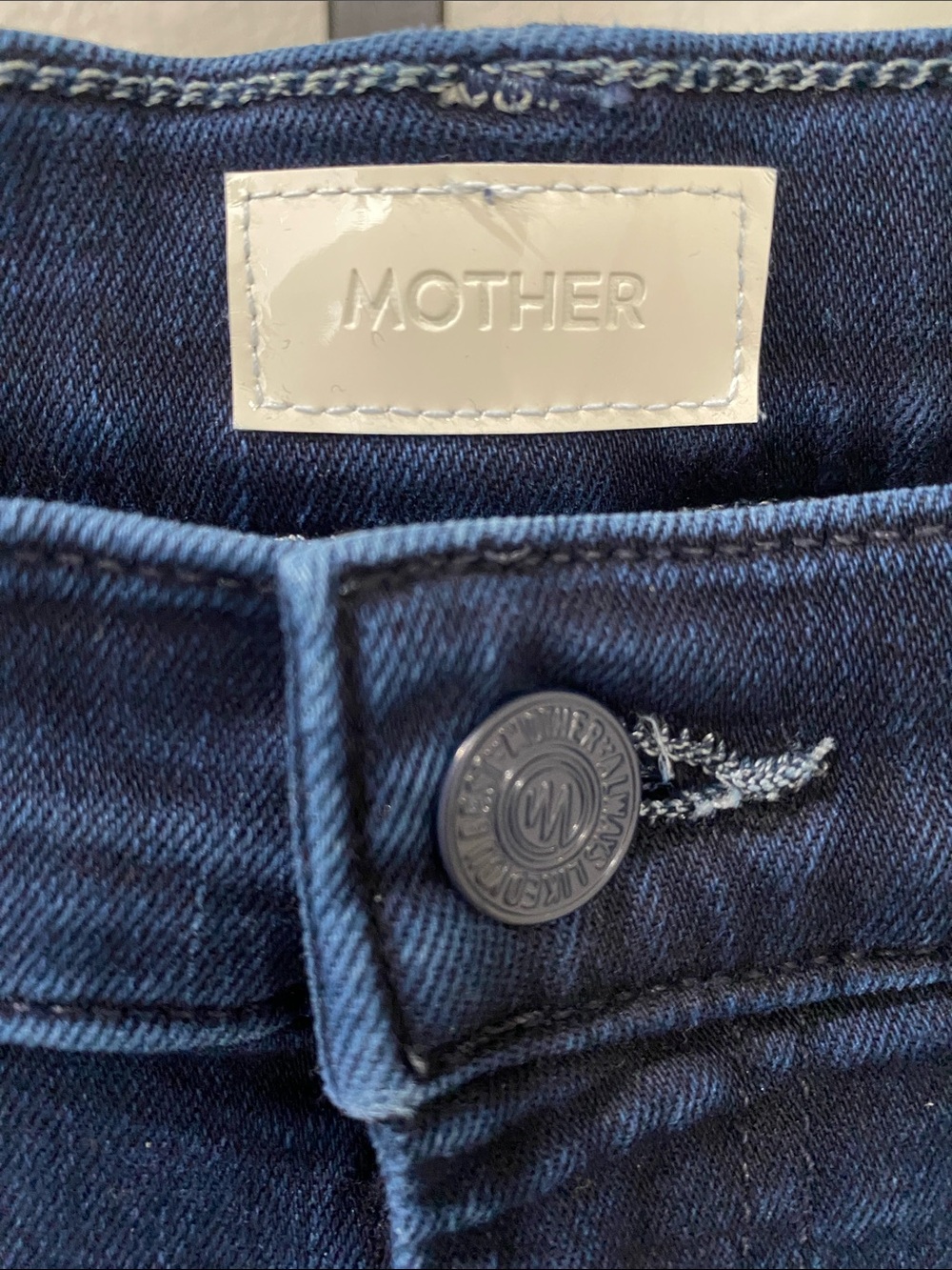 MOTHER Women's Dark Blue Flared Jeans Lil’ Weekender Fray 16.5-18”w 11”rise 29”L - Picture 5 of 8